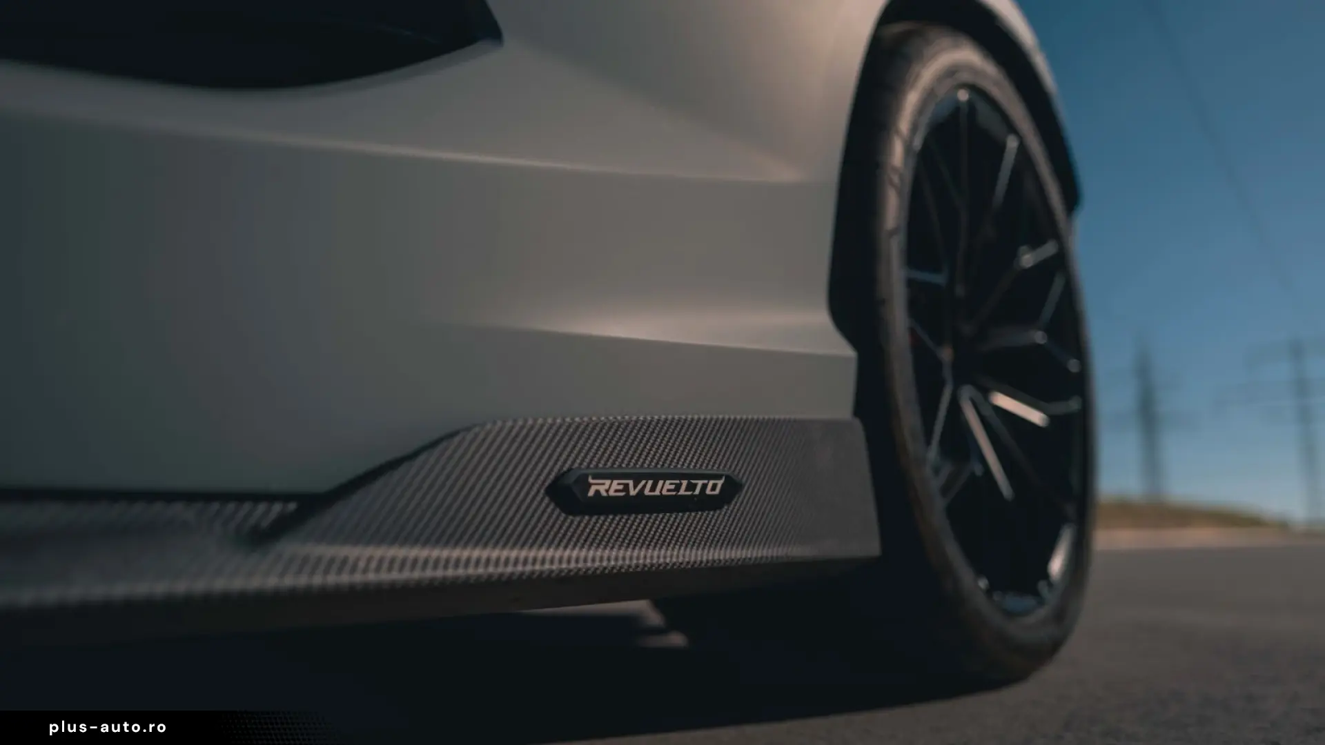 Lamborghini Revuelto - Carbon  Grigio Vulcano  Passenger