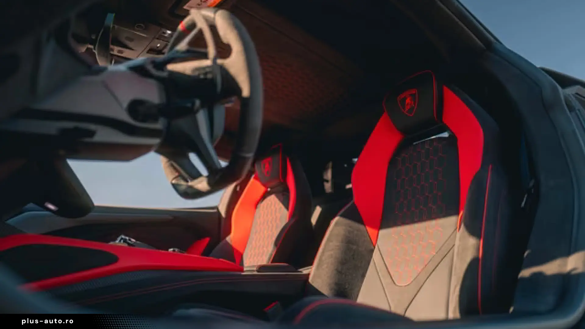 Lamborghini Revuelto - Carbon  Grigio Vulcano  Passenger