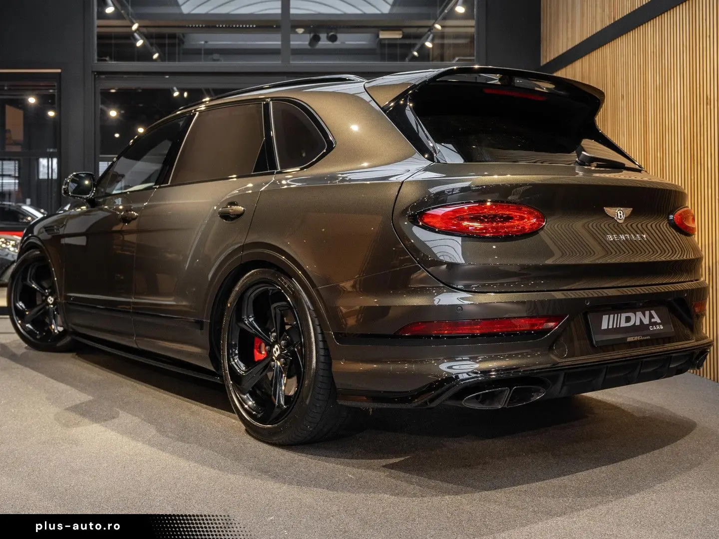 BENTLEY Bentayga V8 S Touring Package Mandarin NAIM 4.0