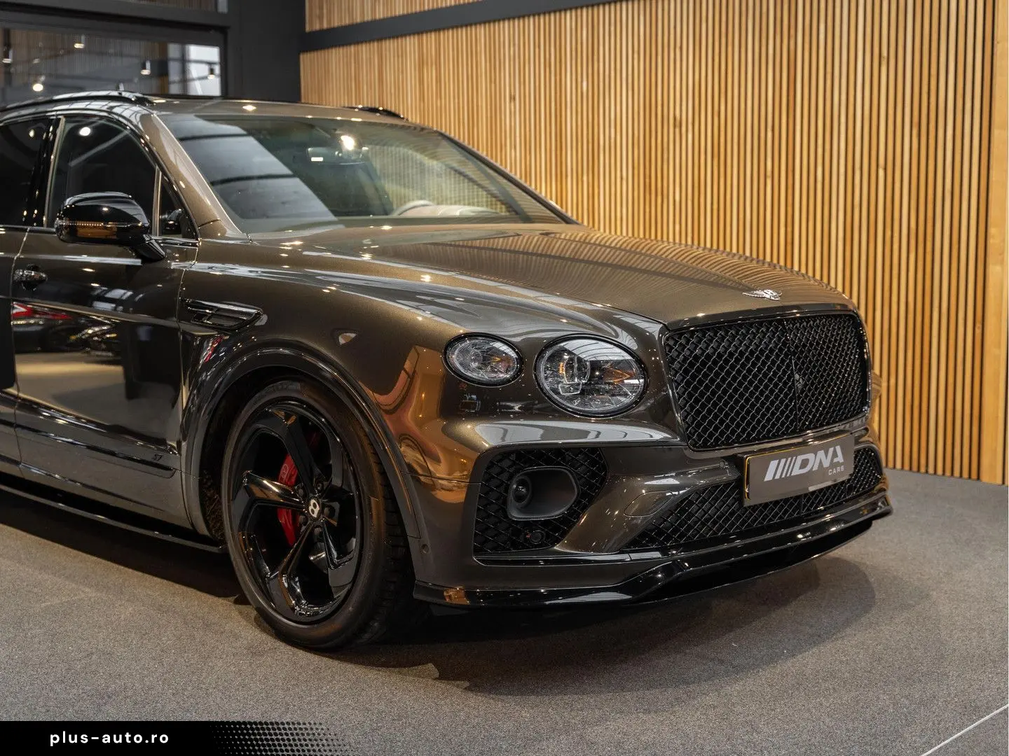 BENTLEY Bentayga V8 S Touring Package Mandarin NAIM 4.0