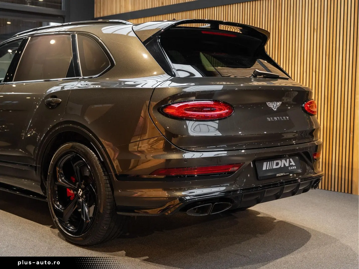 BENTLEY Bentayga V8 S Touring Package Mandarin NAIM 4.0