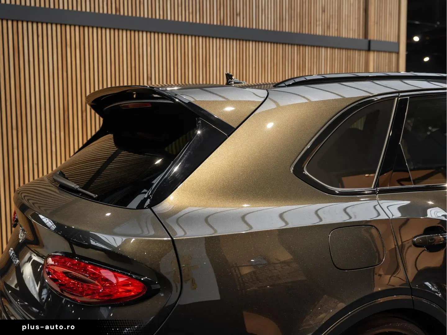 BENTLEY Bentayga V8 S Touring Package Mandarin NAIM 4.0