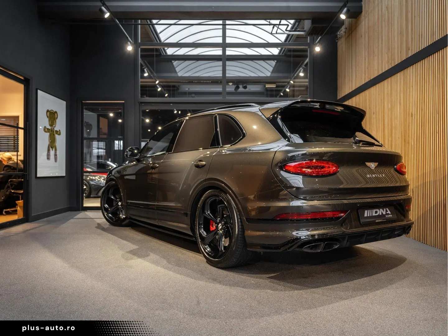 BENTLEY Bentayga V8 S Touring Package Mandarin NAIM 4.0