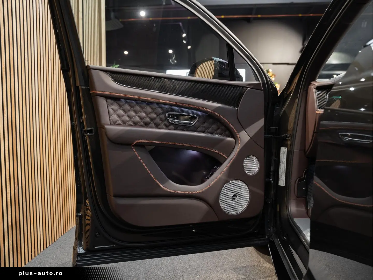 BENTLEY Bentayga V8 S Touring Package Mandarin NAIM 4.0