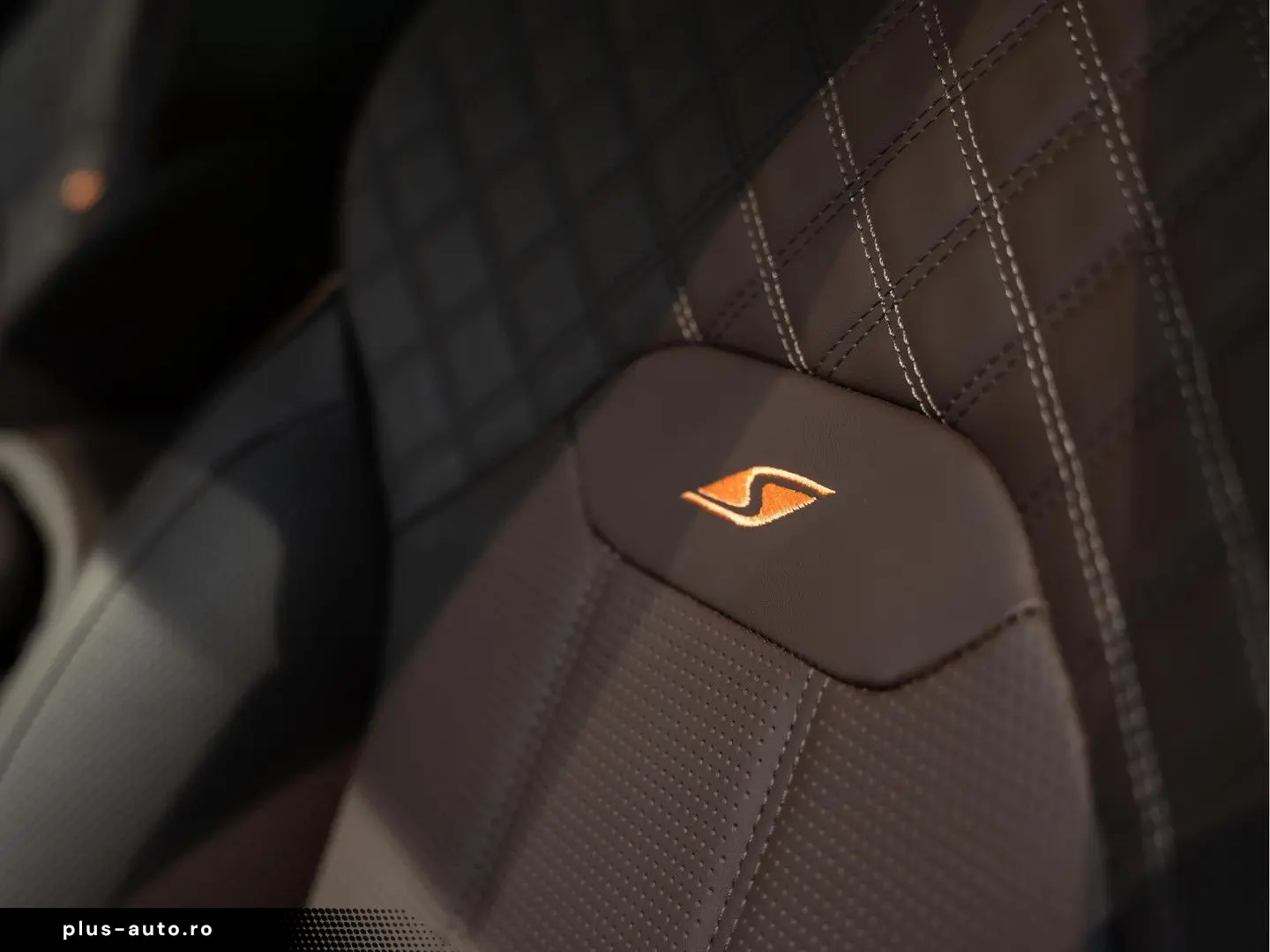 BENTLEY Bentayga V8 S Touring Package Mandarin NAIM 4.0