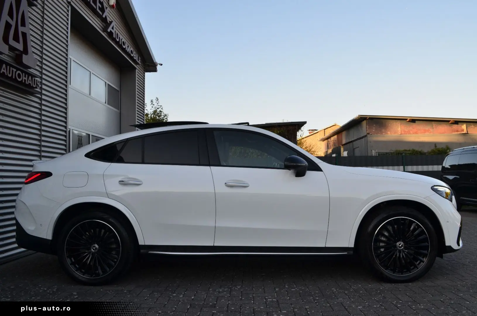 MERCEDES-BENZ GLC 300 DE_AMG_AIRMATIC_PANO_MEMORY_HUD_360
