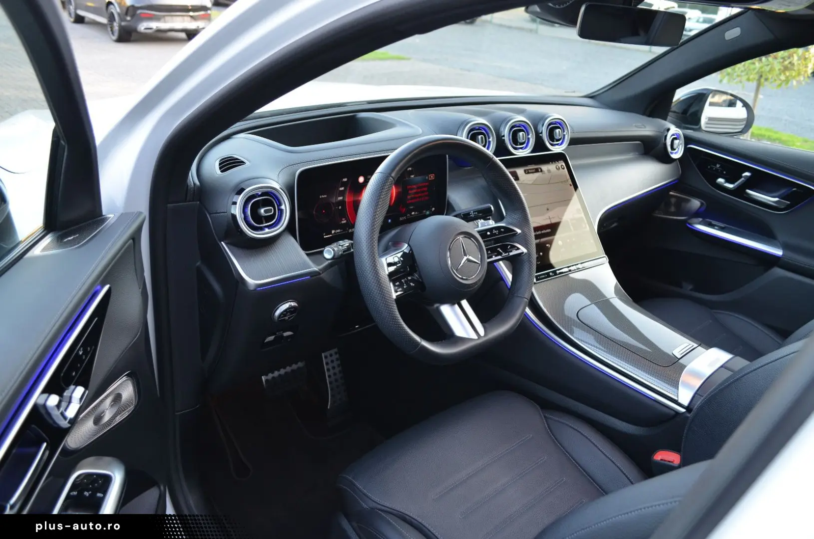 MERCEDES-BENZ GLC 300 DE_AMG_AIRMATIC_PANO_MEMORY_HUD_360