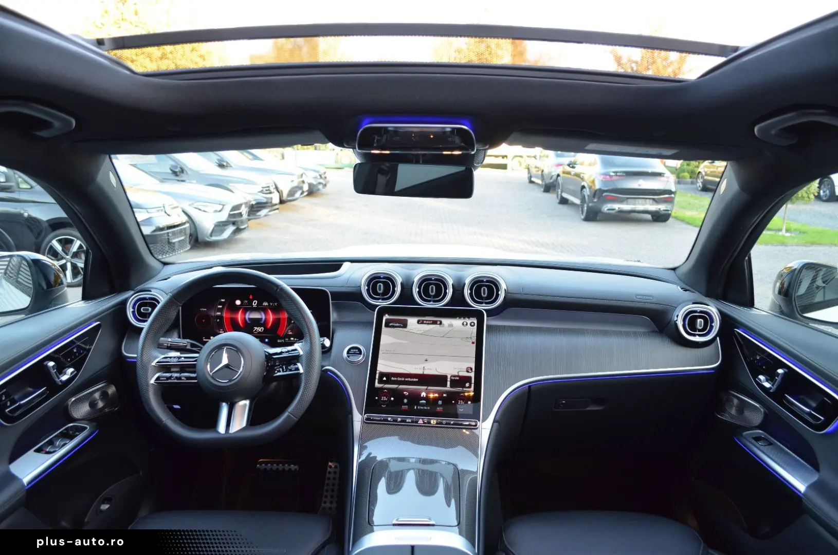 MERCEDES-BENZ GLC 300 DE_AMG_AIRMATIC_PANO_MEMORY_HUD_360