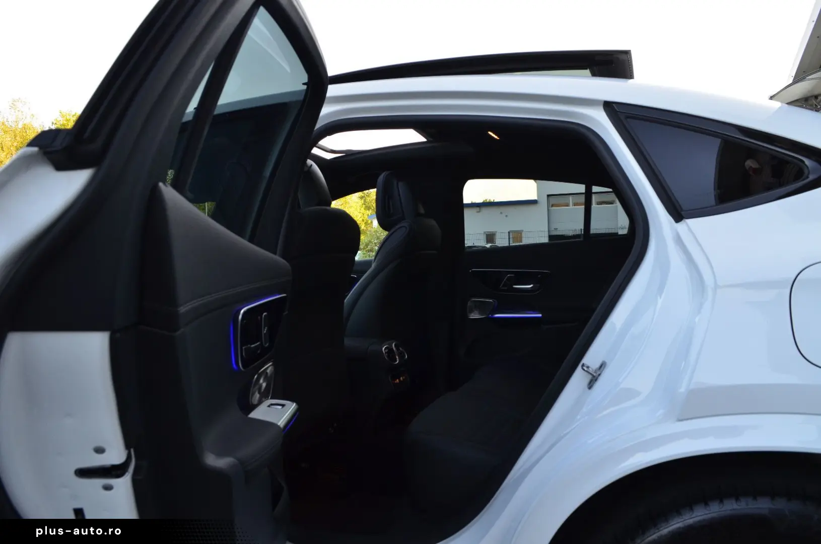 MERCEDES-BENZ GLC 300 DE_AMG_AIRMATIC_PANO_MEMORY_HUD_360