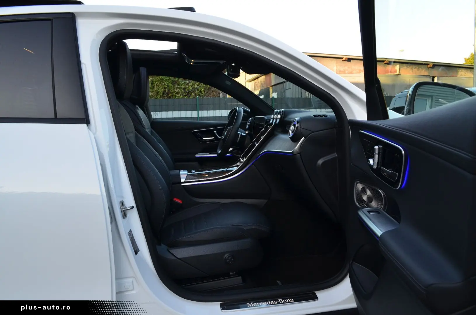 MERCEDES-BENZ GLC 300 DE_AMG_AIRMATIC_PANO_MEMORY_HUD_360