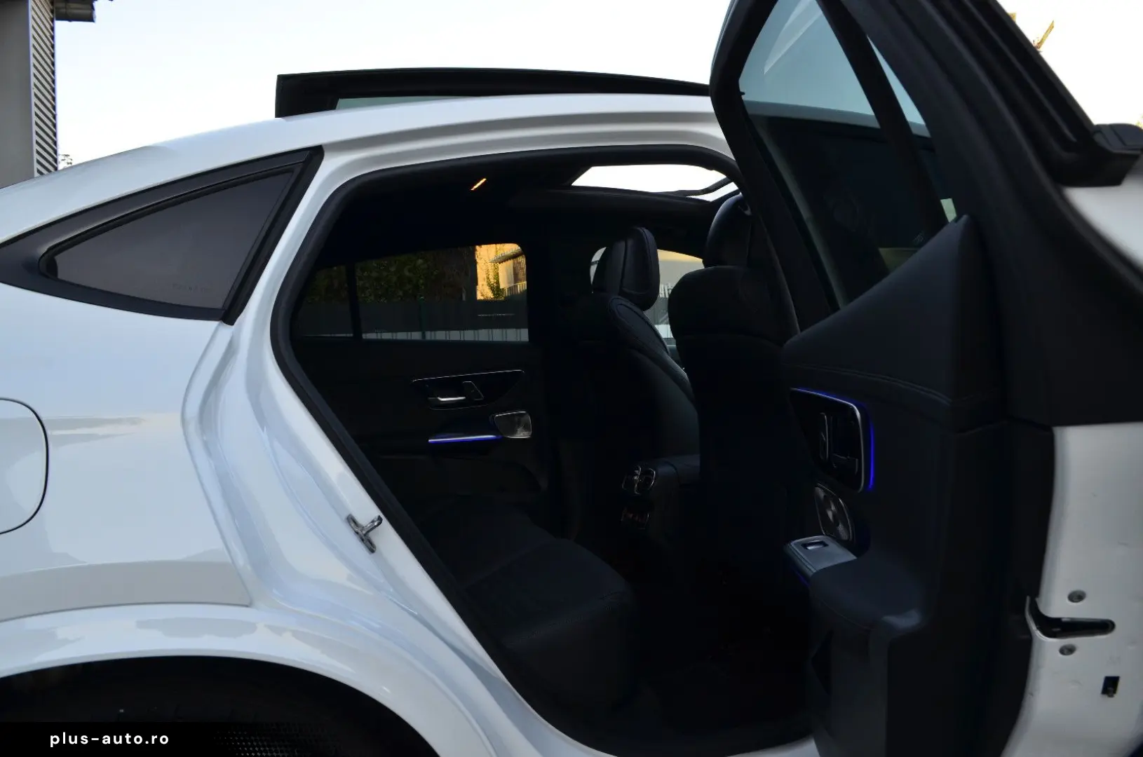 MERCEDES-BENZ GLC 300 DE_AMG_AIRMATIC_PANO_MEMORY_HUD_360