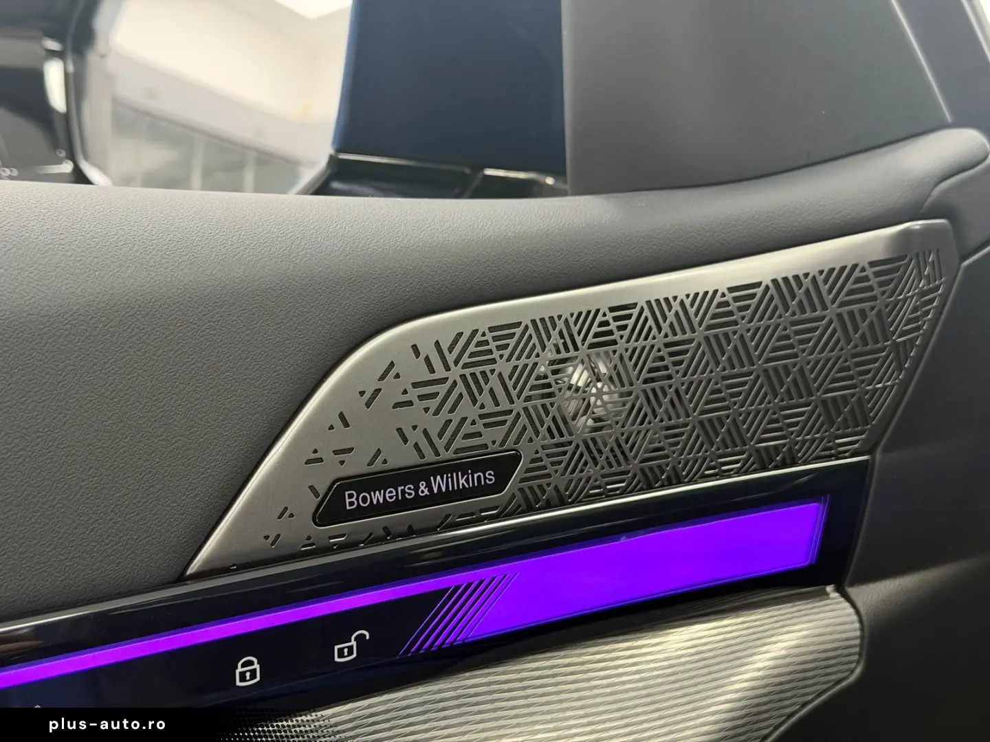 BMW 550e xDrive M-Sport Pro_PANO_B&W_HUD_ICONIC