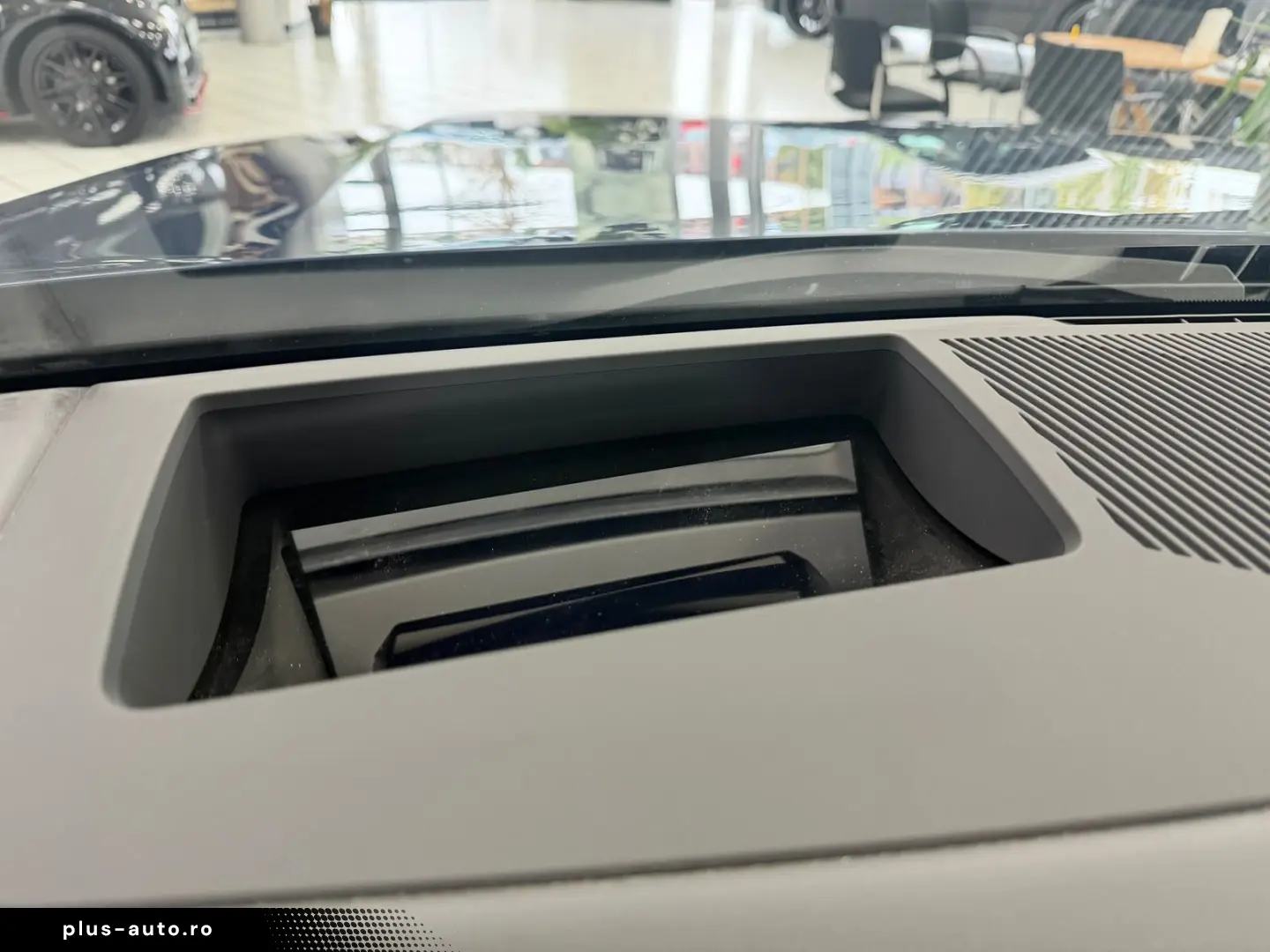 BMW 550e xDrive M-Sport Pro_PANO_B&W_HUD_ICONIC