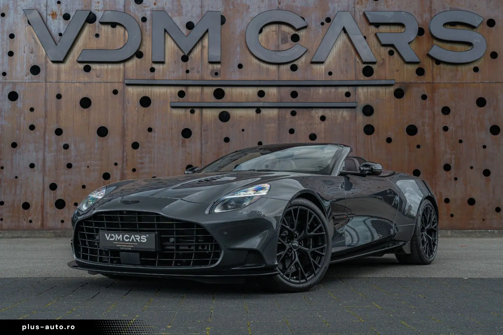 ASTON MARTIN Vanquish Volante_Titanium_B&W_BlackPack