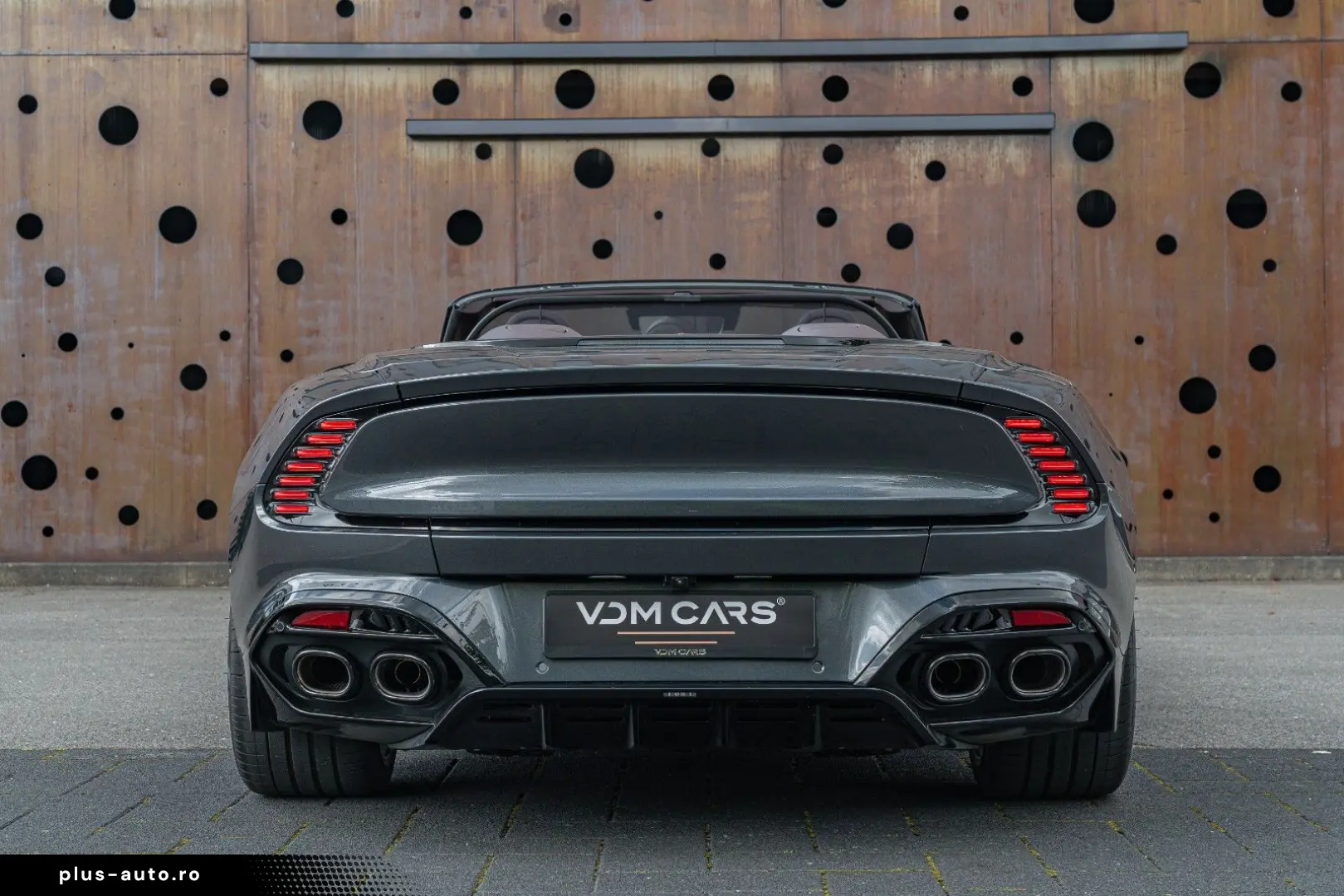ASTON MARTIN Vanquish Volante_Titanium_B&W_BlackPack