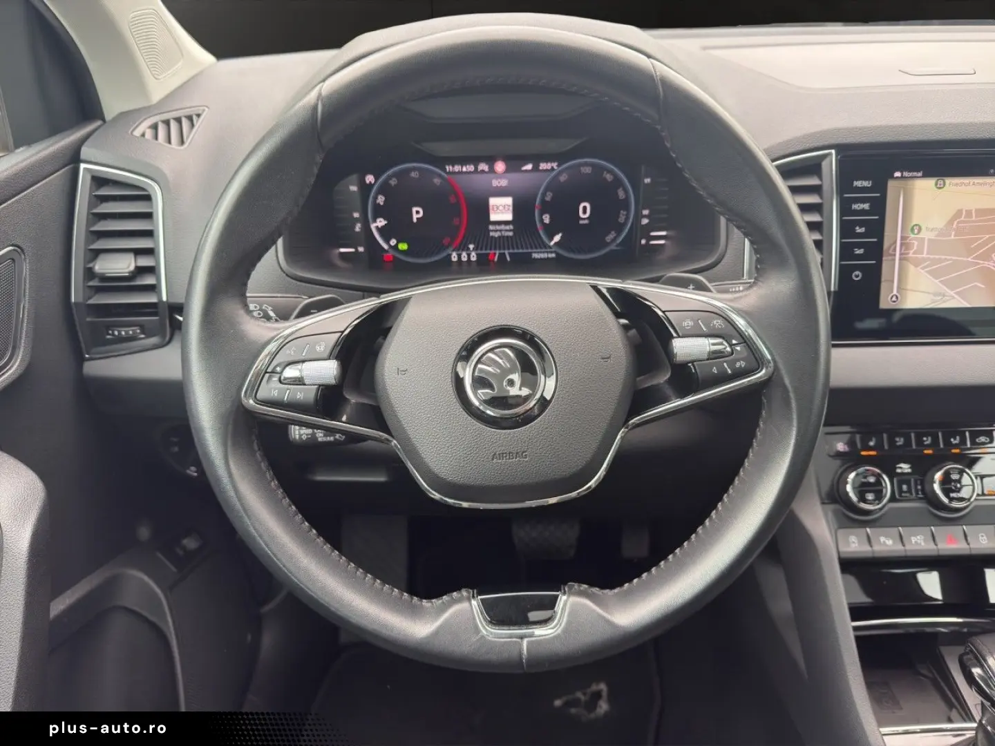SKODA Karoq 2.0 TDI DSG Style MATRIX ACC PANO STANDHZ