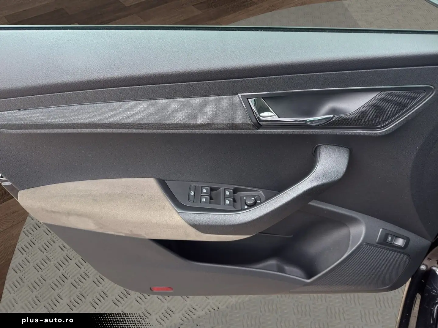 SKODA Karoq 2.0 TDI DSG Style MATRIX ACC PANO STANDHZ
