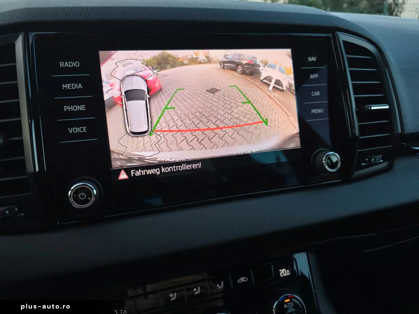 SKODA Karoq 2.0l TDI 85kW DSG SportLine LED Navi PDC