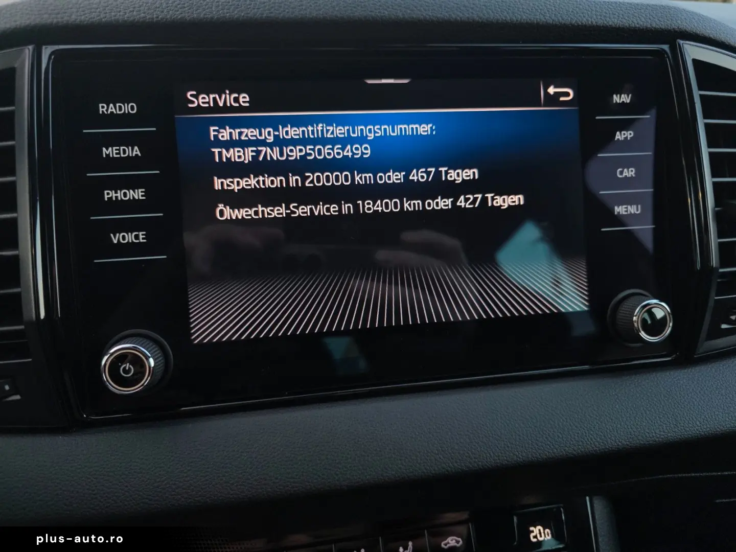 SKODA Karoq 2.0l TDI 85kW DSG SportLine LED Navi PDC