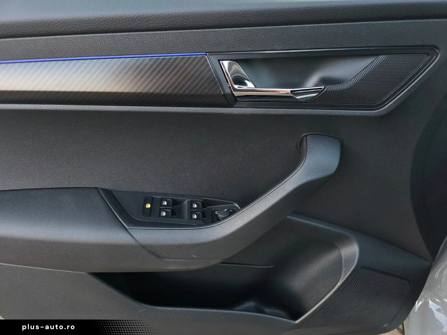 SKODA Karoq 2.0l TDI 85kW DSG SportLine LED Navi PDC