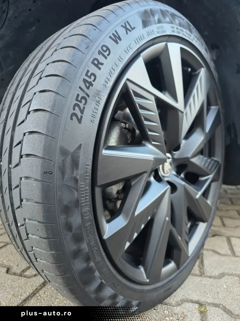 SKODA Karoq 2.0l TDI 85kW DSG SportLine LED Navi PDC