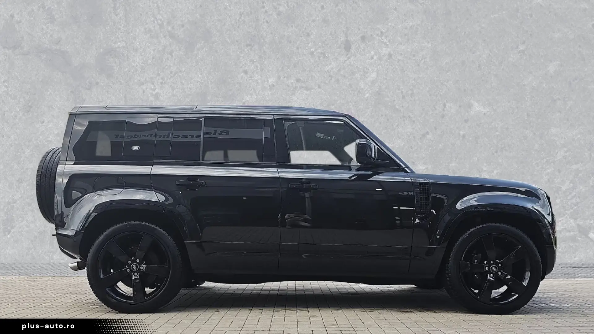 Land Rover Defender 110 P525 V8 AWD AIR SUSPENSION • 360