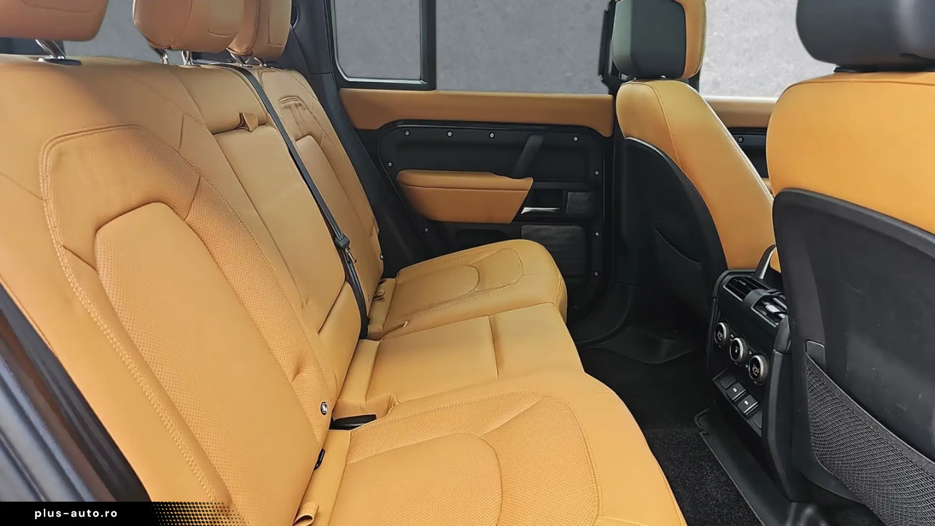 Land Rover Defender 110 P525 V8 AWD AIR SUSPENSION • 360