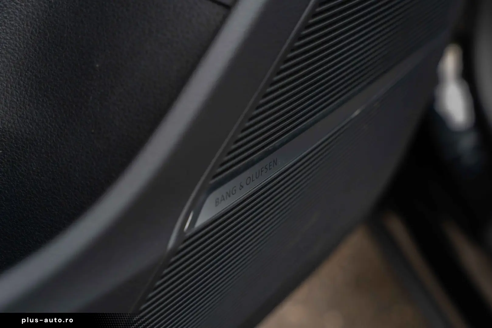 AUDI RSQ8 Performance MATRIX 4-WIELSTURING CERAMIC