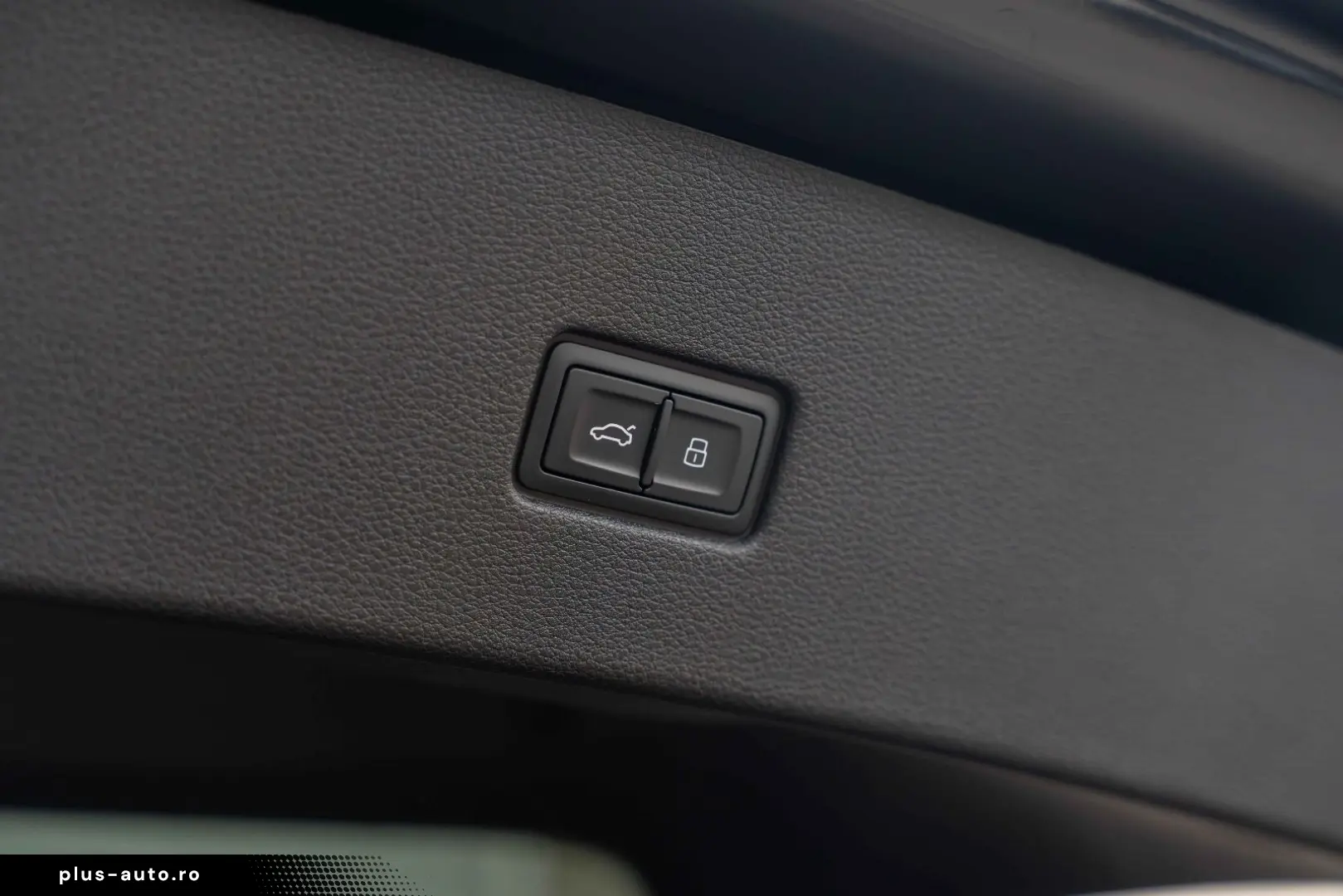 AUDI RSQ8 Performance MATRIX 4-WIELSTURING CERAMIC