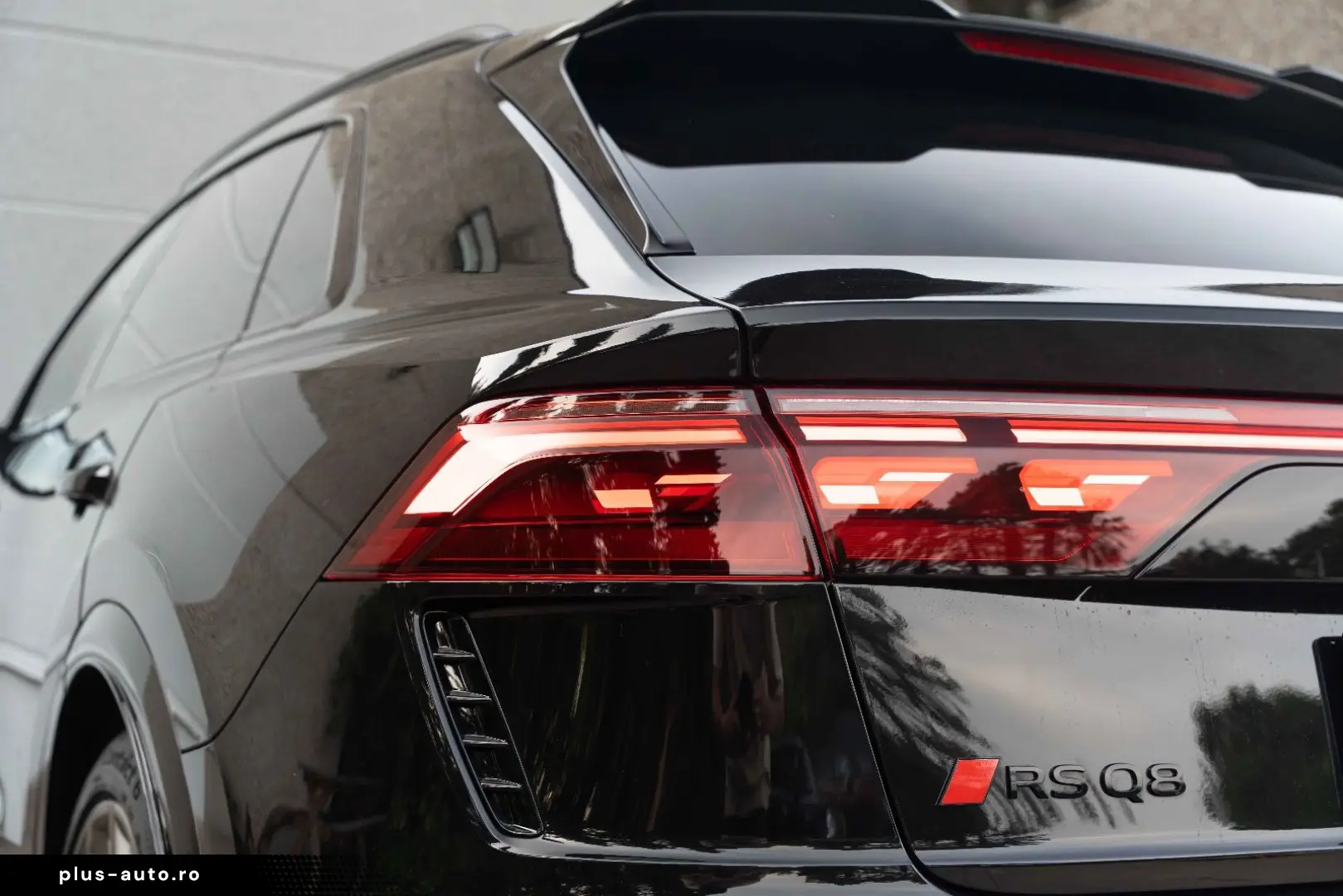 AUDI RSQ8 Performance MATRIX 4-WIELSTURING CERAMIC