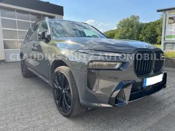 BMW X7 M60i xDrive   23    CARBON   B&W     FULL