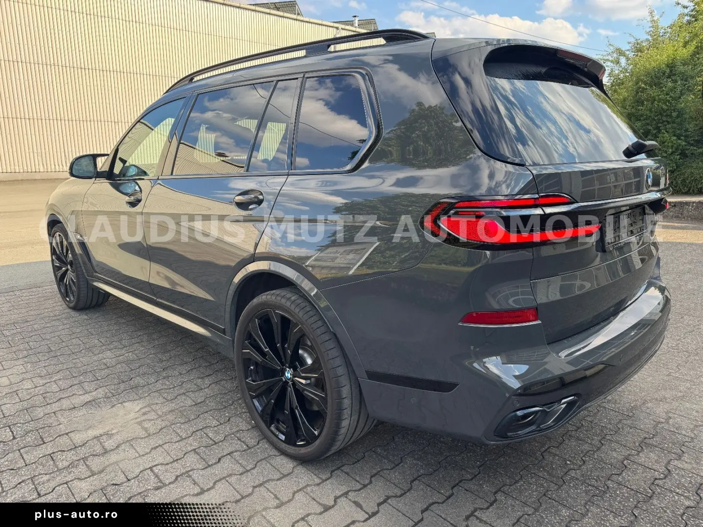 BMW X7 M60i xDrive   23    CARBON   B&W     FULL