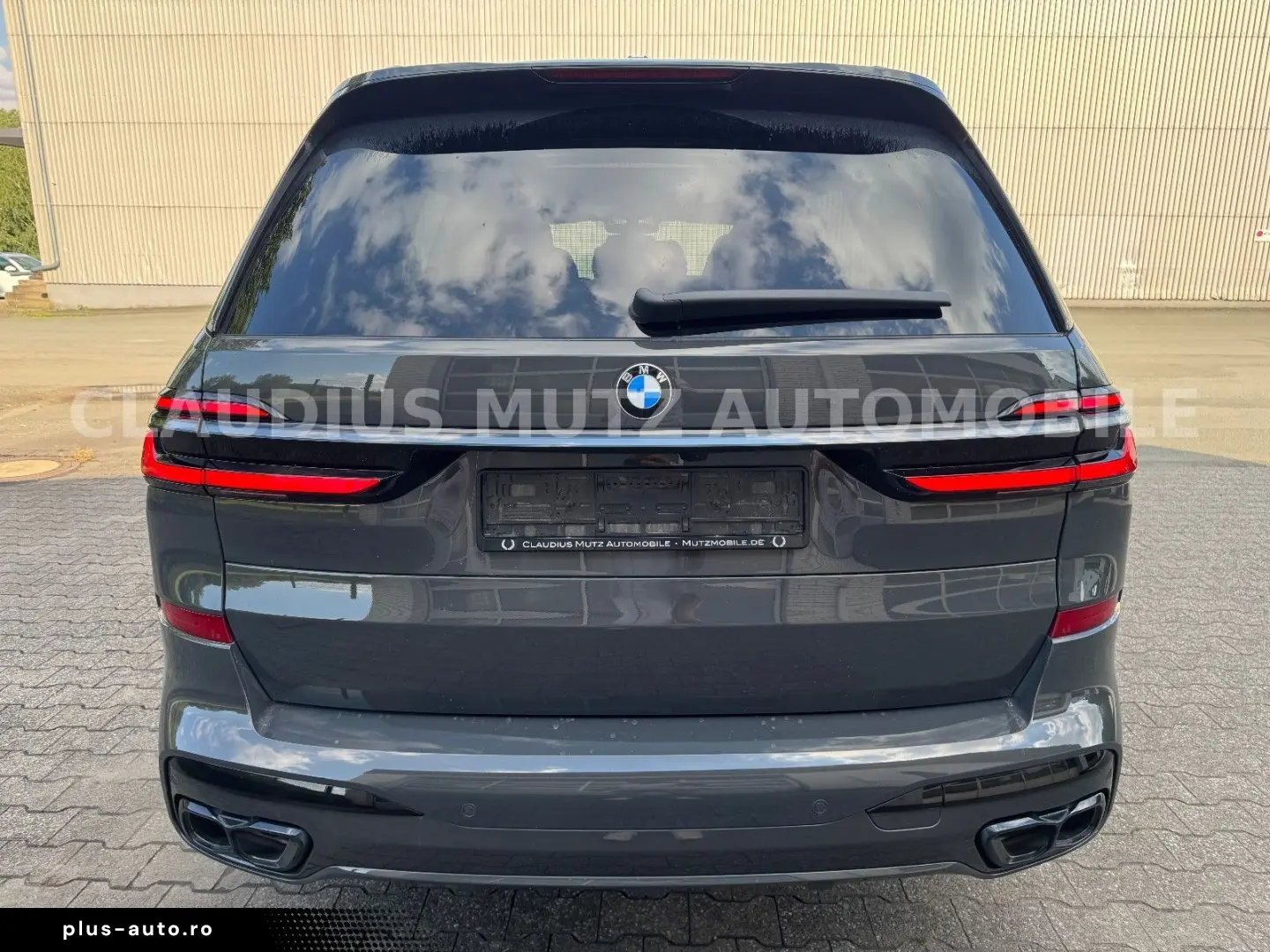 BMW X7 M60i xDrive   23    CARBON   B&W     FULL