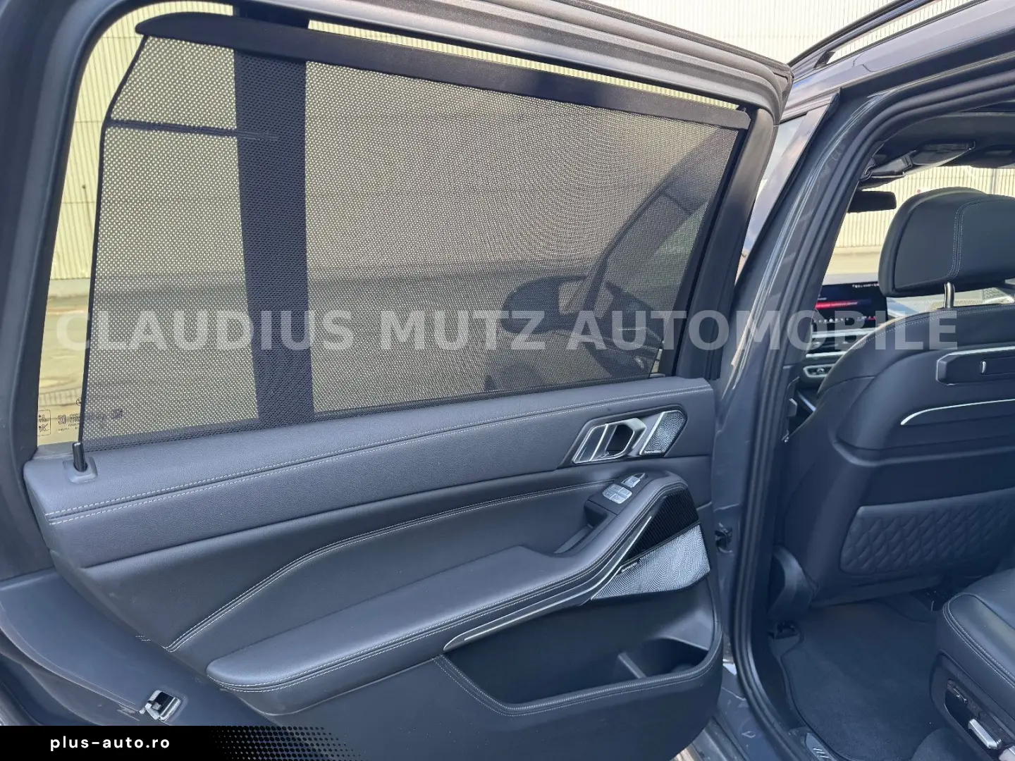 BMW X7 M60i xDrive   23    CARBON   B&W     FULL
