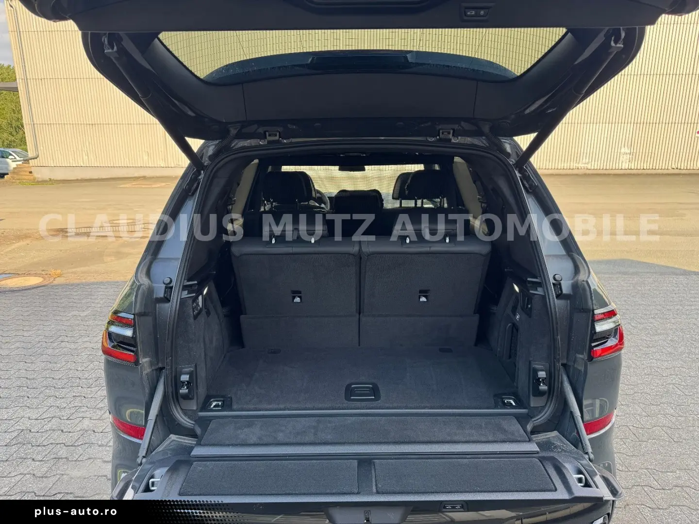 BMW X7 M60i xDrive   23    CARBON   B&W     FULL