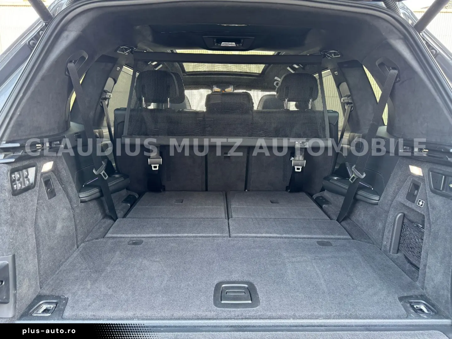 BMW X7 M60i xDrive   23    CARBON   B&W     FULL