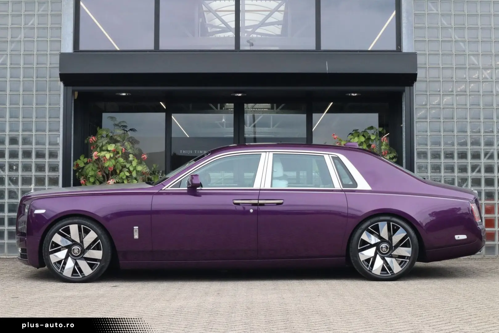 ROLLS ROYCE Phantom Series II  The Extrovert    Starlight  B