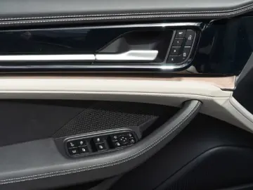 Porsche Panamera 4 E-Hybrid Active-Ride InnoDrive e BOSE