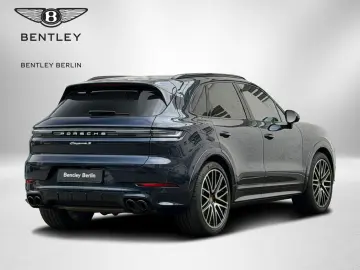 PORSCHE Cayenne S Sport-Design Hinterachslenkung BOSE