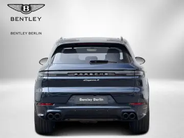 PORSCHE Cayenne S Sport-Design Hinterachslenkung BOSE