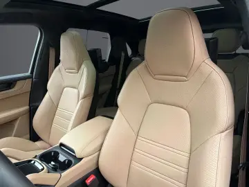 PORSCHE Cayenne S Sport-Design Hinterachslenkung BOSE
