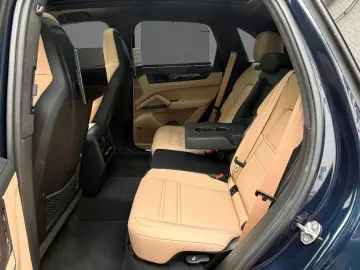PORSCHE Cayenne S Sport-Design Hinterachslenkung BOSE