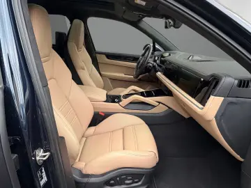 PORSCHE Cayenne S Sport-Design Hinterachslenkung BOSE