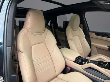 PORSCHE Cayenne S Sport-Design Hinterachslenkung BOSE