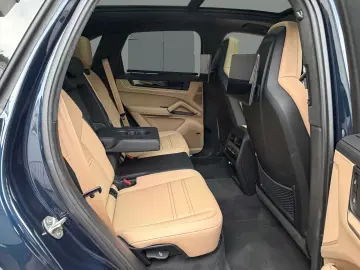 PORSCHE Cayenne S Sport-Design Hinterachslenkung BOSE