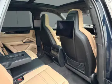 PORSCHE Cayenne S Sport-Design Hinterachslenkung BOSE