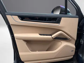 PORSCHE Cayenne S Sport-Design Hinterachslenkung BOSE