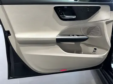 MERCEDES-BENZ C 220 d AVANTGARDE Distr. Kam LED Sound