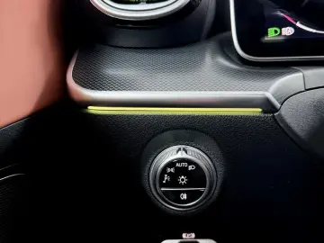 MERCEDES-BENZ C 200 4Matic-AMG-PANO-NAVI-KAM-LED-S-DACH-ACC