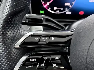 MERCEDES-BENZ C 200 4Matic-AMG-PANO-NAVI-KAM-LED-S-DACH-ACC